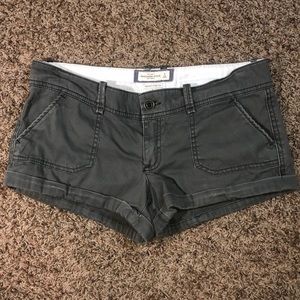 Abercrombie & Fitch, short cargo shorts, size 6